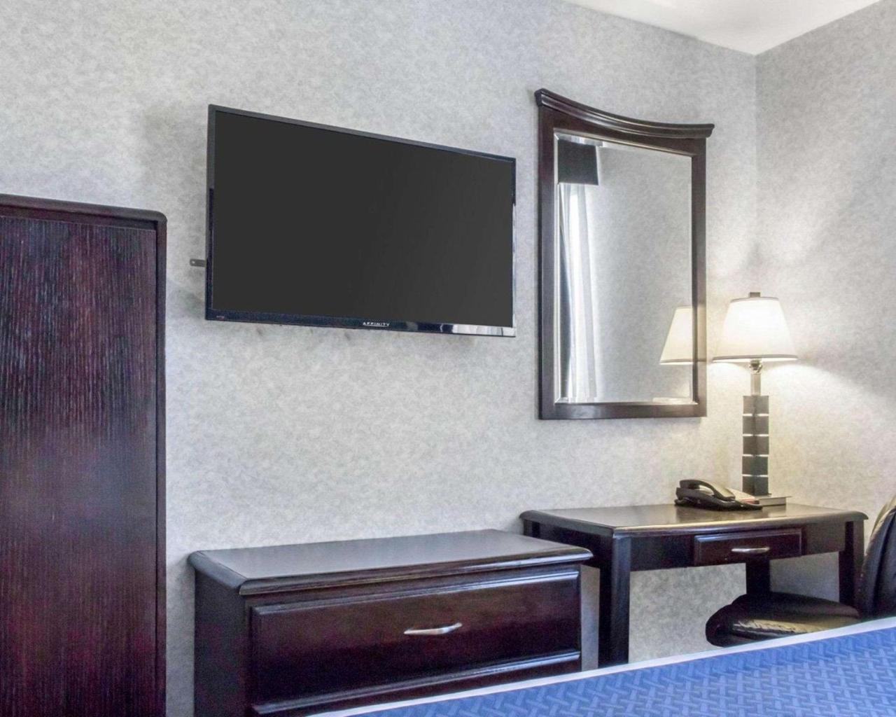Paramount Inn Флорал Парк Екстериор снимка